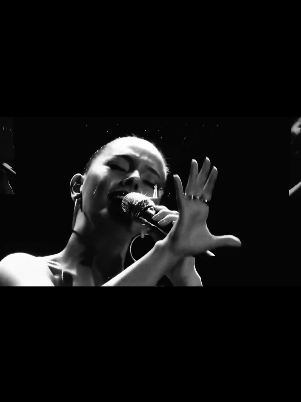 Aynalarda göz yaşım var... #ebrugündeş  #gelvefasız #sabahlaruzak #pyfviral #keşfet @Ebru Gündeş 