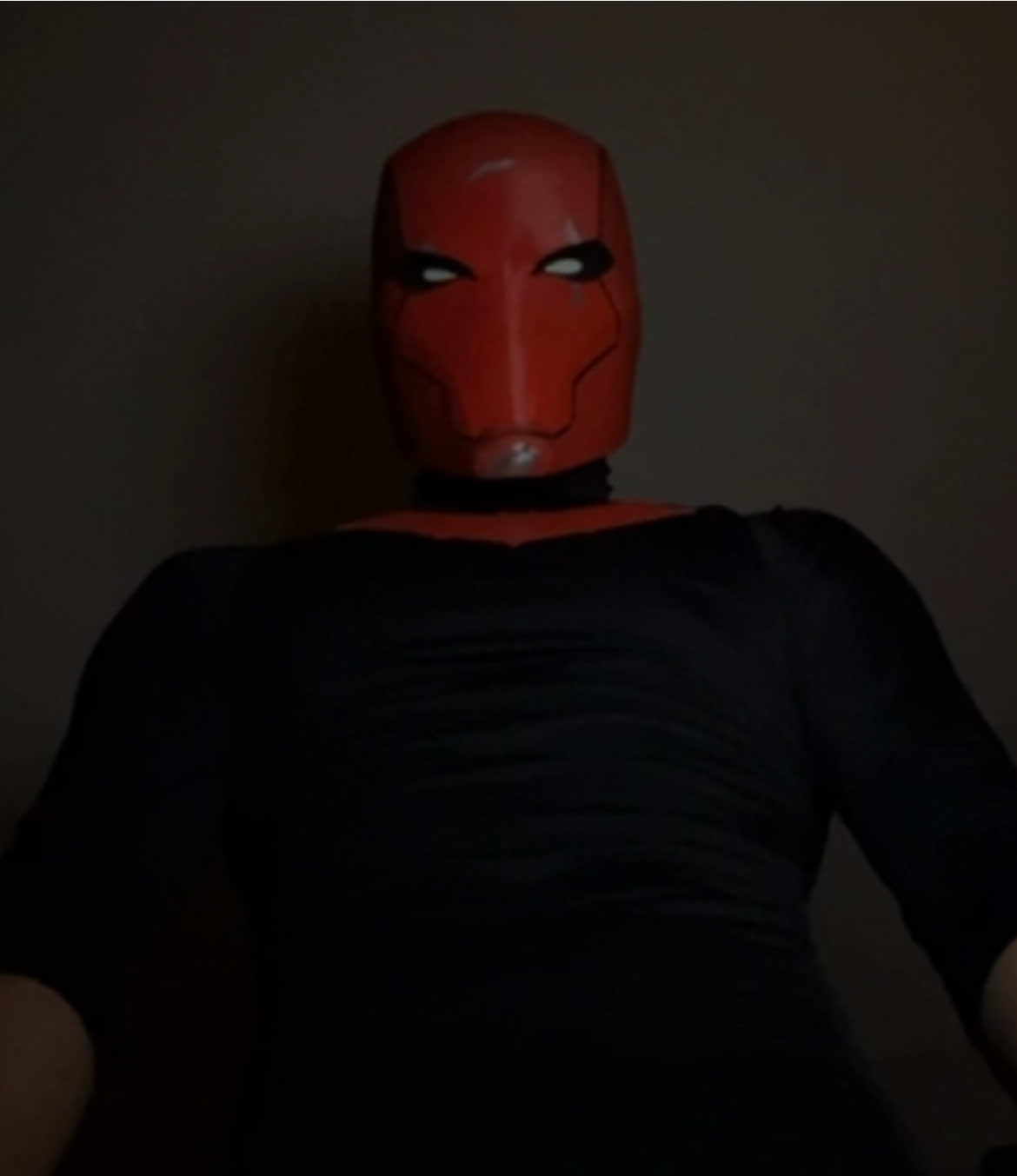 You say something? #redhood #jasontodd #dc #batman #cosplay @yuno ☾ 