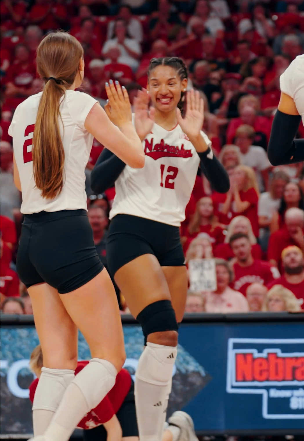Taylor Landfair got all of this one in @Nebraska Volleyball’s set 3 win 😤 📍@gatorade #WomensSportsMoment 