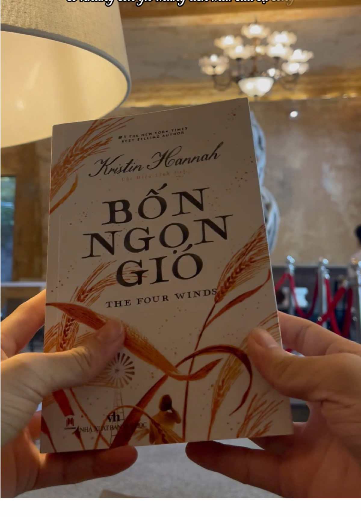 📖 “Bốn ngọn gió” – hành trình đầy xúc cảm về sự hy sinh, mất mát và nghị lực kiên cường để đi tìm hy vọng. Một cuốn sách chạm đến trái tim, khiến ta thêm trân trọng những giá trị bình dị của cuộc sống. 💙✨ #BốnNgọnGió #SachHayNenDoc #TinhThanKienCuong #2hbooks #HanhTrinhCuocSong  