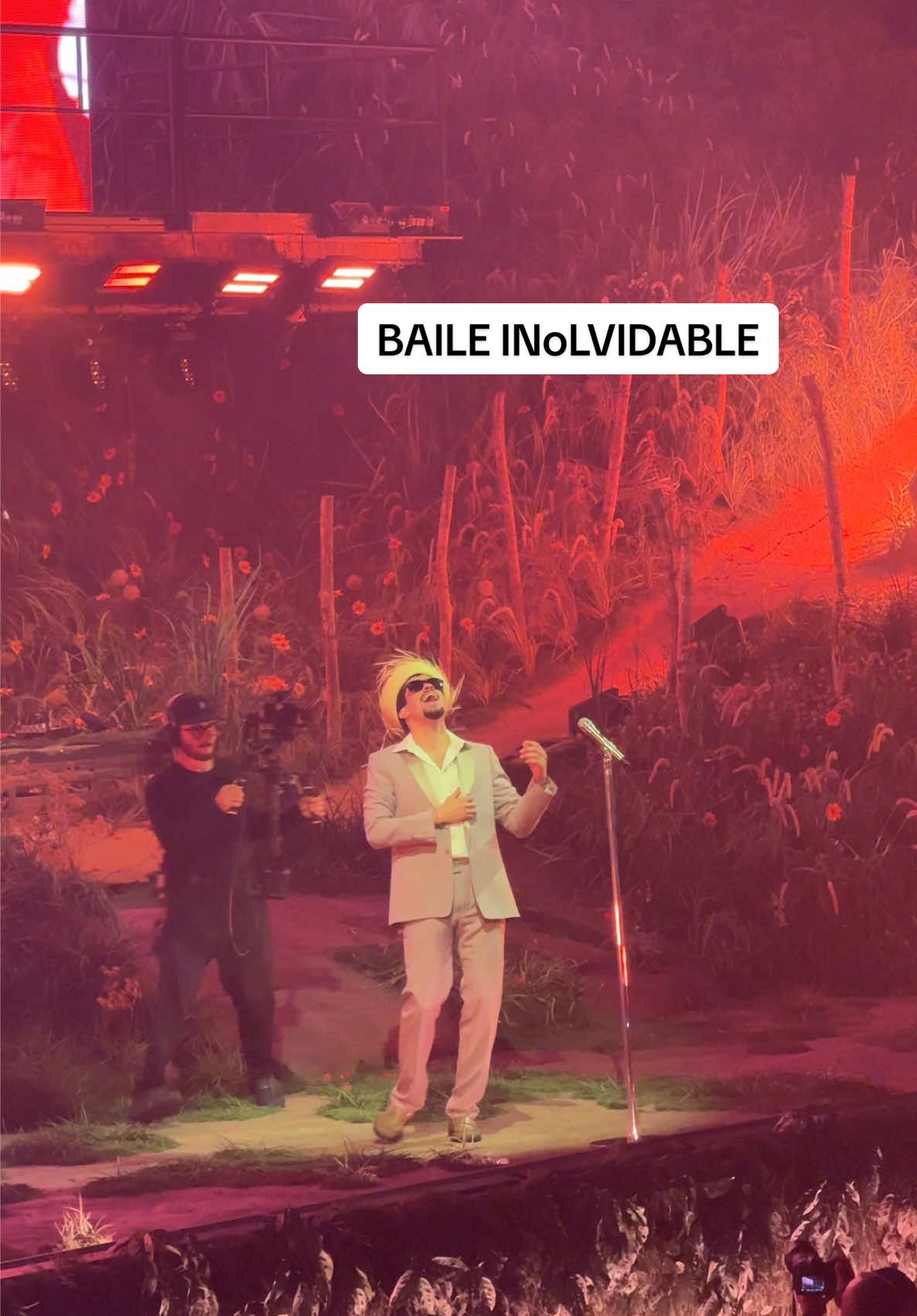 BAILE INoLVIDABLE🔥 loooove this song!❤️#badbunny #nomequieroirdeaqui #puertorico #badbunnyconcert #choliseodepuertorico 