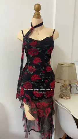 This dress? Gorgeous & slayable, period!💅🌹 #dress #asymmetricaldress #floraldress #sexydress #OOTD 