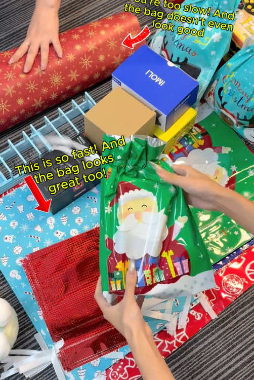 🎄🎄 Just one purchase, 50 pieces in your hands! #holidayhacks #wrappinggifts #giftbags #giftwrapping #presents #presents #kringleexpress #easywrapping #easytipsandtricks 