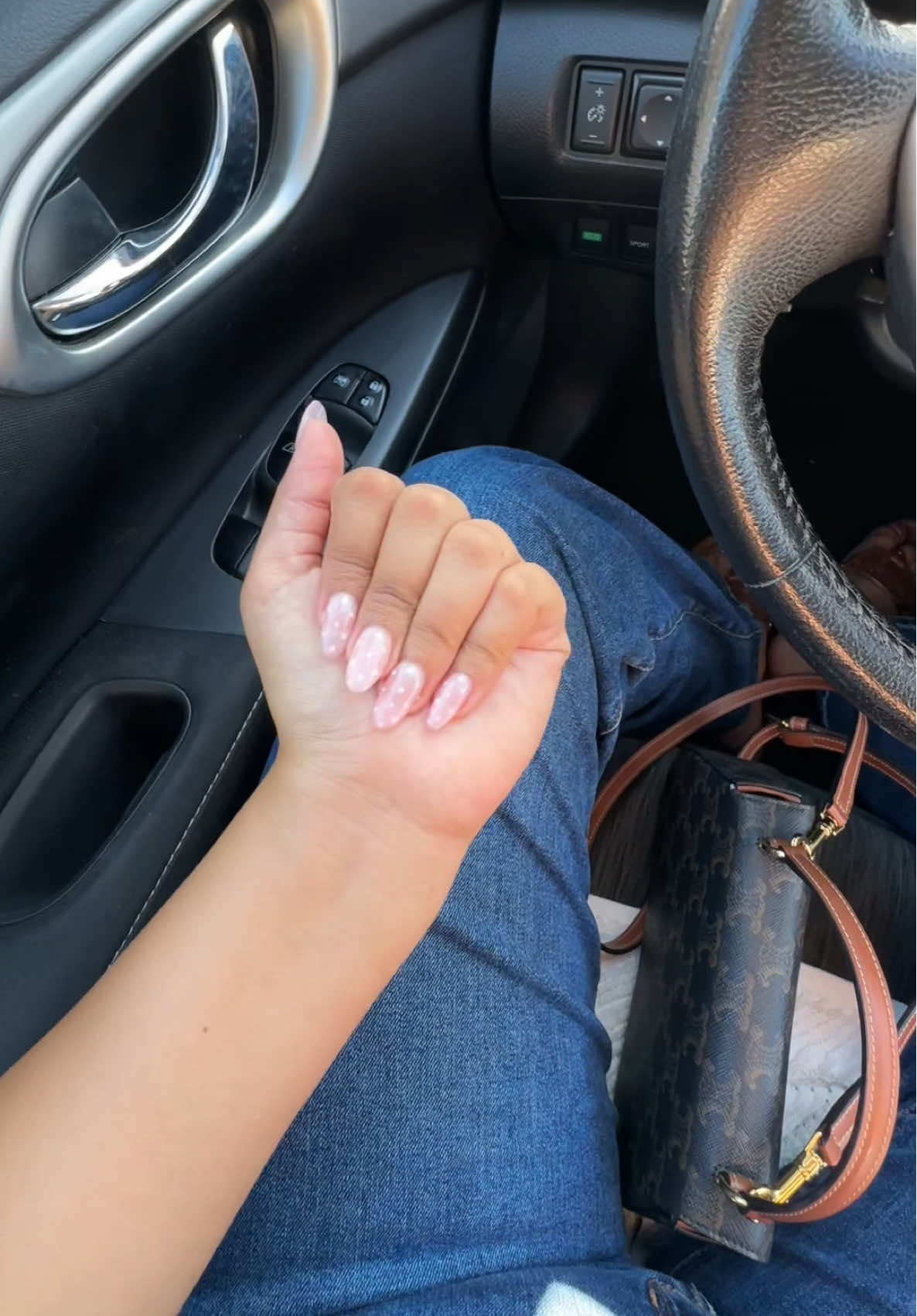 new nails vlog !!! #newnails #trendynails #polkadotnails #vacationnails #comewithme 