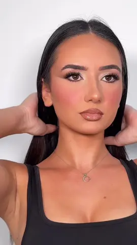 Flawless skin with a radiant glowy finish 🤍 #melbournemakeupartist #makeup #wakeupandmakeup #beauty #fyp 