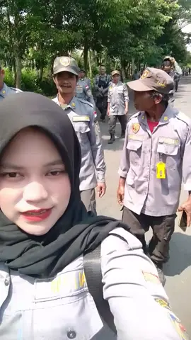 menuju gedung DPR untuk mengajukn ispirasi kami agar BPJS bisa di aktif dan insentif keluar lagli,,,semangat selalu kawan💪
