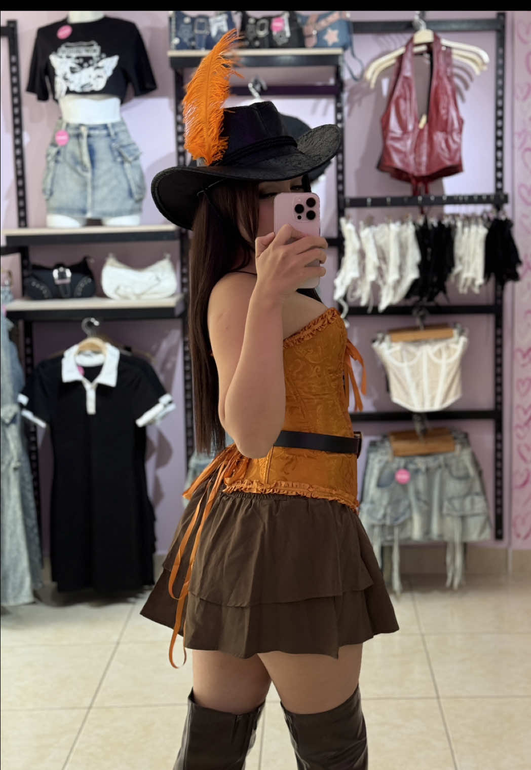 Gato con Botas 😼🧡 WhatsApp +57 3205080258 Instagram @vibrass.col Nos complace anunciarte que ya puedes comenzar a encargar tu disfraz favorito a través de nuestra línea de WhatsApp. Recuerda que todos los disfraces los manejaremos por encargo y tardan entre 8 a 15 días hábiles en llegar. Para realizar tu pedido, se requiere un abono del 50%, y el restante lo cancelas cuando nos llegue.✨ ¡No te quedes sin tu disfraz favorito! 🎃 Para más información y pedidos, envíanos un mensaje. ¡Estamos listos para atenderte por nuestra línea de WhatsApp!💕 Envíos a toda Colombia.