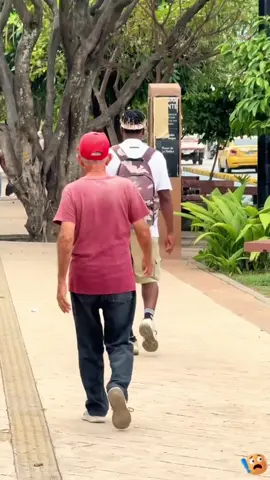 Scaring passers-by on the street 🤣🤣🤣#prank #funny #funnyvideos #fyp #happy 