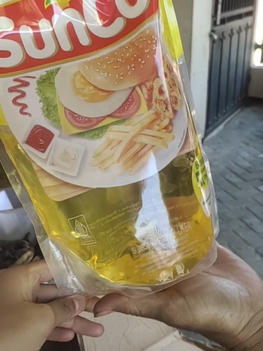 Ini murah banget dan asli lohh .. yuks segera di cek out di keranjang kuning akuu ... #minyakgoreng #sunco #minyaksunco #minyakgorengsunco #murah 