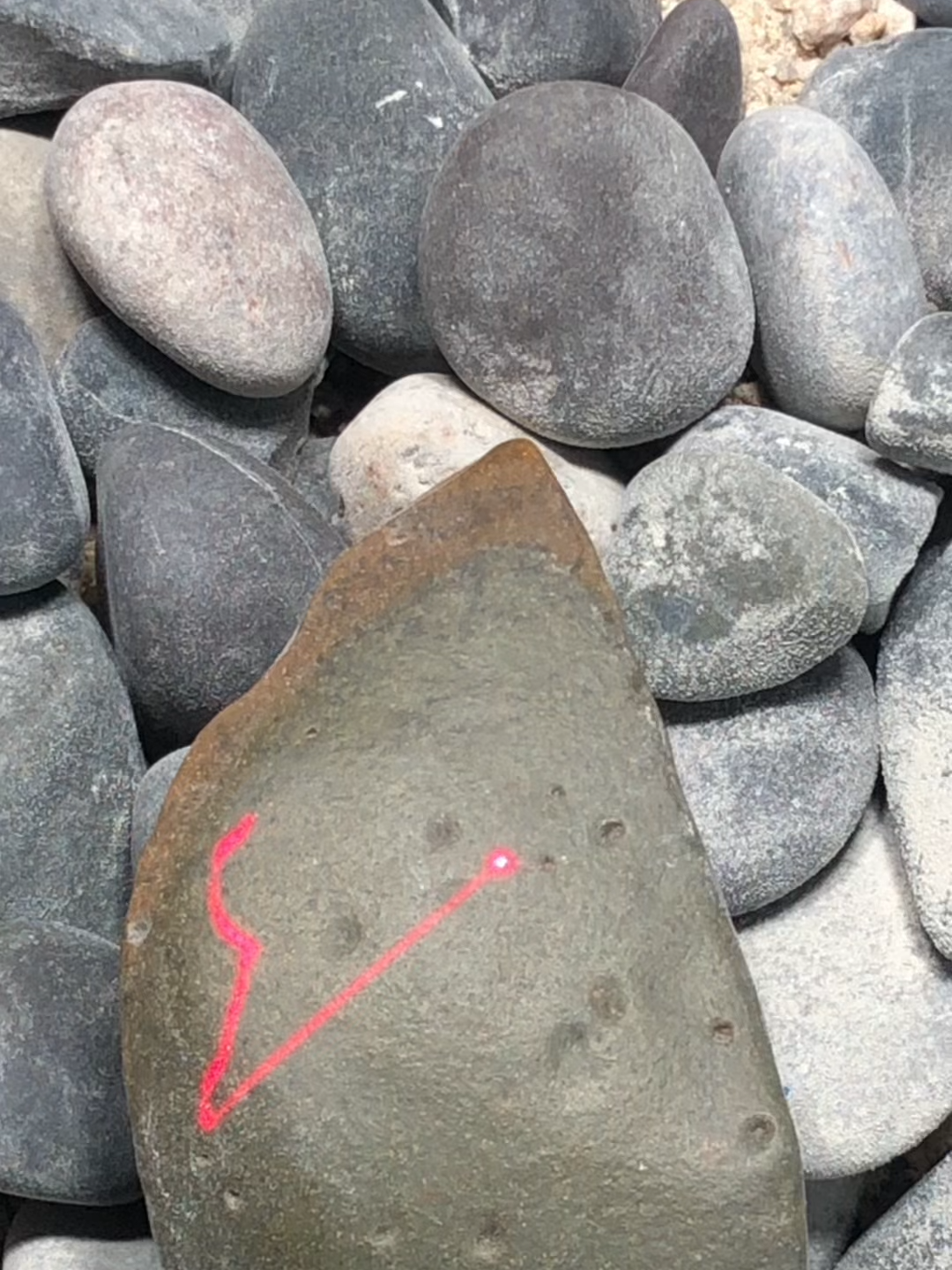 #石头雕刻 #石头浮雕 #激光雕刻 #摆摊 #摆摊创业 #创业 #石头 #工艺品 #激光浮雕 #激光打标机 #激光设备厂家 #奇石 #石雕 #美石分享 #石头刻字 #浮雕 #石来运转