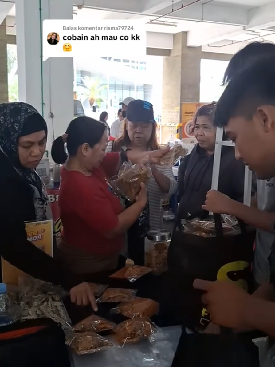 Membalas @risma79724 wajib nyobain kayak ibu2 ini dong kak hehe #fyp #onlineshopping #keripikkulitpatin #affiliatemarketing #promosi 