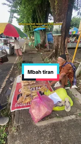 Buat kalian yang kebetulan lewat pujasera ngabul tolong banget bantu larisin dagangan Mbahnya agar Mbahnya bisa pulang lebih cepat, soalnya kalo belom habis beliau jualan sampai malam #pedagangkakilima #pedagangkecil #kudus24jam #berbagikebaikan #fyp 
