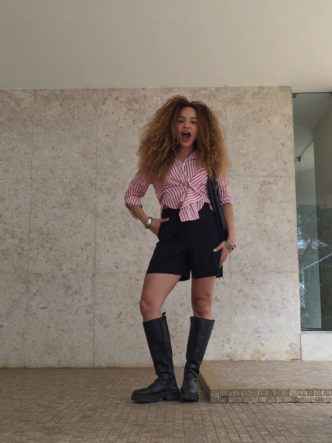 achei o cantinho perfeito para um check nos looks? amo!  #fitcheck #look 