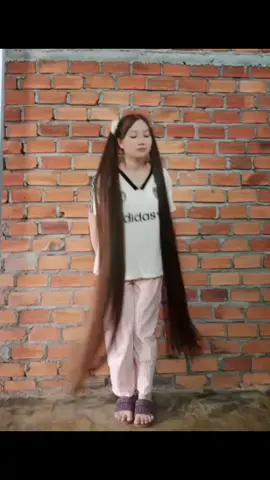 có chị em nao muốn tóc minh giam rung k ạ
