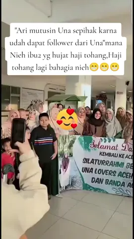 #fyp #bireuen #acehviral #acehtimur #bandaaceh.Para mengemaribu2 menyambut kedatangan Lisa black di bandara. 