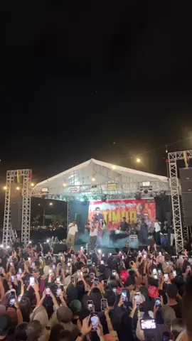 Suara sorak, lampu panggung, dan musik yang bikin merinding malam ini milik kita! 💃🕺 #batam #juanreza #tabolabale 