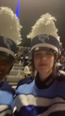 Shake yo plumes 🤪🤪 @Erica #marchingband #fridaynightlights #fnl 
