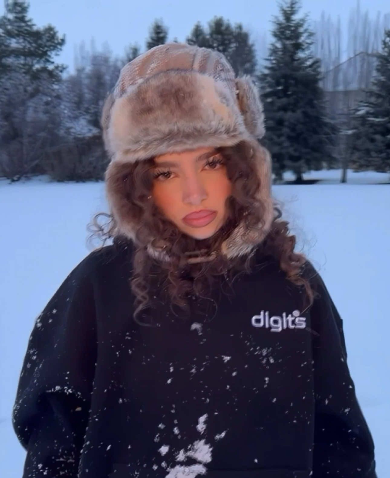 DEMITRA TWIXTOR SCENES || if u want better quality use my pinned qr with this scp! || please tag me I would love to see ur edits ! #editing #fyp #blowthisup #demitrakalogeras #viral @𝓈𝑒𝓇𝑒𝓃𝒶⋆ @Blurrr App Official 