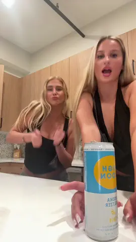 Roommate vibes 🏙️🏙️ we missing u guys @lauren @lyd 