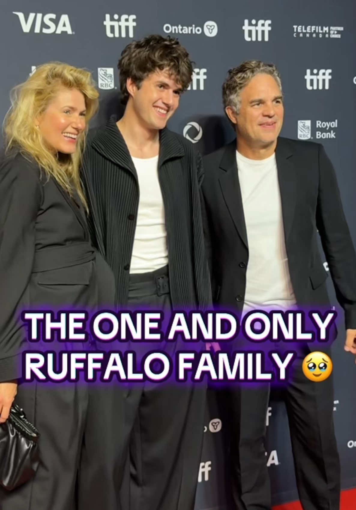 Mark Ruffalo and Sunrise Coigney support their son Keen Ruffalo at the world premiere of his new film New Years Rev 🥹🫶 #tiff #markruffalo #greenday #toronto #keenruffalo 