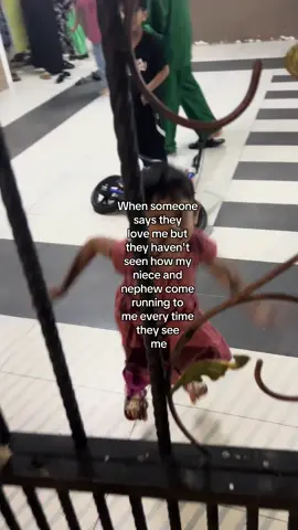 Pergi sekolah rasa macam artis dah, balik rumah pun disambut jugak dengan budak comel😍💗 #whywouldilowermystandards #quotes #selfreminder #fyppppppppppppppppppppppp #fypage #fyp #niece #nephew 