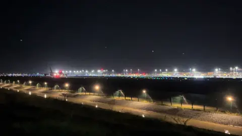 ការចុះចតយន្តហោះ Boeing 747 នៅ Techo International Airport ពេលយប់ #techointernationalairport #viral 