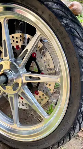 BOM-X AQUILA CNC MAGS 8 SPOKES (CLICK 125/150)