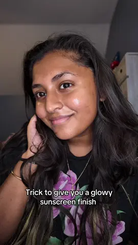 Trick to give you a glowy Sunscreen finish  @DALBA  #creatorsearchinsights #dalba #easyskincare #morningskincare #glowyskin 