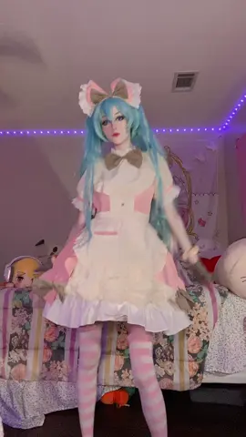 i like doing dances that mske skirt go WOOSH #pusheen #hatsunemiku #pusheenmiku #maidoutfit #animationmeme 