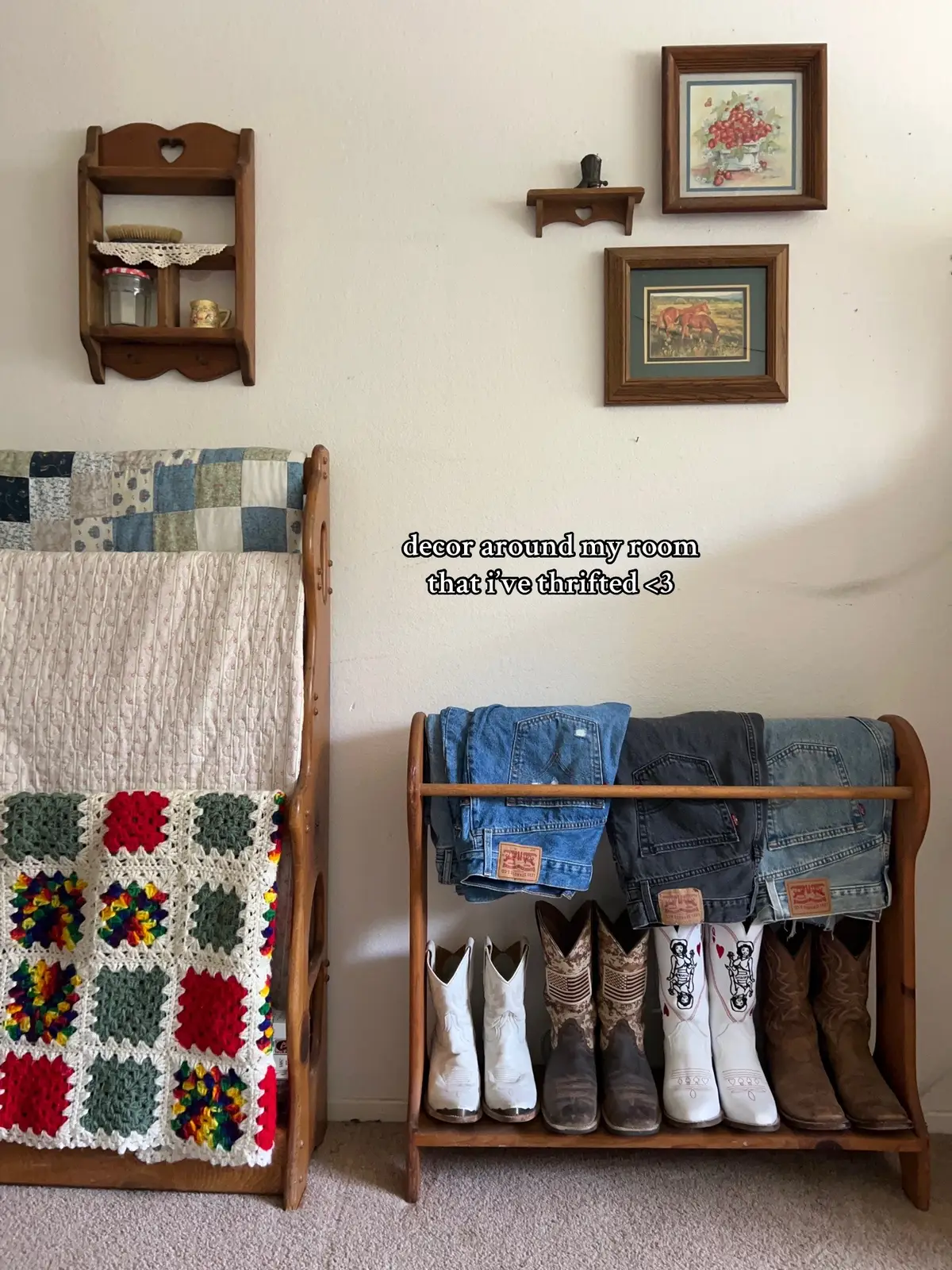 thrifting makes your room cozy #roomdecor #thriftedhome #thrifttok #thriftedvsstyled #roominspo 