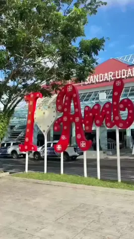 TRIP AMBON-ORA BEACH 2 hari 1 malam 2 orang : Rp. 2.600.000/orang 4 orang : Rp. 1.850.000/orang 6 orang : Rp. 1.650.000/orang 8 orang : Rp. 1.750.000/orang 10 orang : Rp. 1.550.000/orang Lebih dari 10 orang : Rp. 1.450./orang TRIP AMBON-ORA BEACH 3 hari 2 malam 2 orang : Rp. 3.550.000/orang 4 orang : Rp. 2.950.000/orang 6 orang : Rp. 2.750.000/orang 8 orang : Rp. 2.850.000/orang 10 orang : Rp. 2.650.000/orang Lebih dari 10 orang : Rp. 2.450.000/orang TRIP AMBON-ORA BEACH 4 hari 3 malam 2 malam di Ora Beach dan 1 malam di Ambon - 2 orang : Rp. 3.975.000/orang - 4 orang : Rp. 3.550.000/orang - 6 orang : Rp. 3.300.000/orang - 8 orang : Rp. 3.450.000/orang - 10 orang : Rp. 3.350.000/orang - Lebih dari 10 orang : Rp. 3.200.000/orang Biaya Sudah Termasuk :  - Penjemputan dan Pengantaran ke Bandar Udara. - Antar Jemput dari Ambon-Ora Beach PP - ⁠Trip Ambon - ⁠Trip Ora Beach  - ⁠Resort di Atas Laut - ⁠Makan 3x sehari - ⁠Transportasi Laut dan Darat - ⁠Alat Snoerkling  - ⁠Kaki Katak - ⁠Pelampung - ⁠Kamera Dalam Air - ⁠Guide.   #orabeach #ambon #maluku 