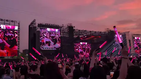 View trong concert của anh Long vào tháng 11 tới. Ôn lại kỉ niệm xưa với gia tộc nhà mình 😘 #GD #vietnam #anhtraivuotnganchonggai #concertgdragon2025 