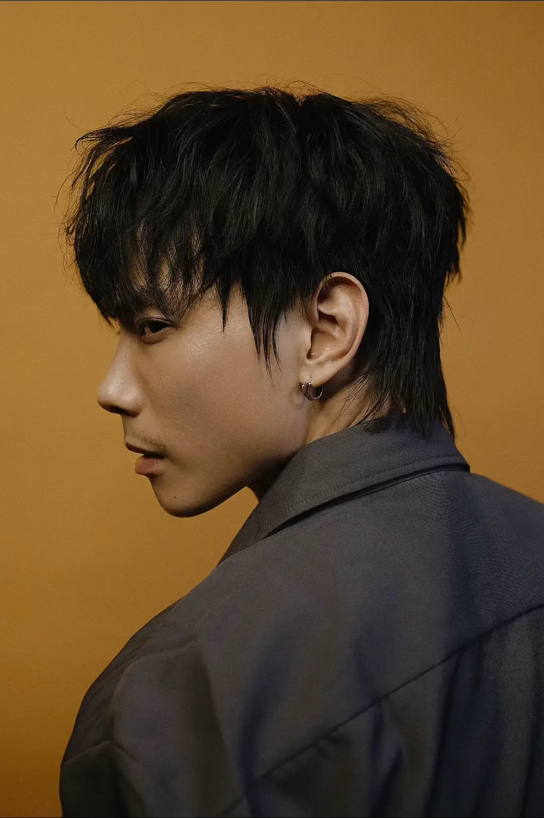 Để kiểu tóc có phong cách mạnh, ấn tượng,bắt mắt thì ngoài hình dạng tổng thể ra những yếu tố sau sẽ giúp tăng điểm nhấn cho kiểu tóc: -Kết cấu Bề mặt  -Nhịp điệu  -Độ bóng  Ngoài ra còn Màu sắc đối với kiểu tóc kết hợp Màu!!! #chuduybabo #timbarbershop #tócnamđẹp #mullet #layermullet 