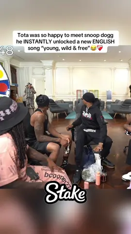 Tota was completely geeked out meeting snoop dog on Kai’s Mafiathon 3 stream & singed “young wolf & free”😂🔥#kaicenat #tota #snoopdogg #mafiathon3 #fyp