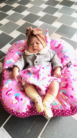 Ngajakin dede bersantai di teras rumah makin santuy di sofabayii  ini  #sofabayi #kasurbayi #sofabayijumbo #kasurbayimurah #kursibayi 