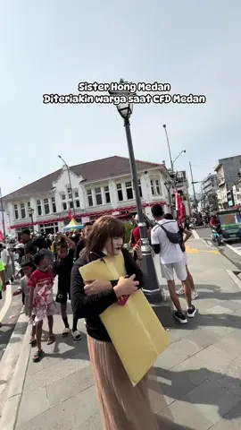Sister Hong Medan diteriaki warga saat CFD Medan #sisterhongmedan #rizkinasution #sisterhong #cfdmedan #tiktokmedan 
