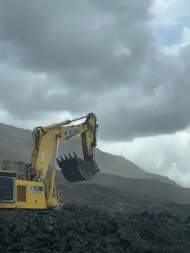 Yellow #storytambang #anaktambang #kulitambang👷 #tambangbatubarakalimantan #komatsu 