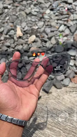 #kacamata #kacamatawanita #kacamataantiradiasi #kacamatacateye #kacamataphotocromic 