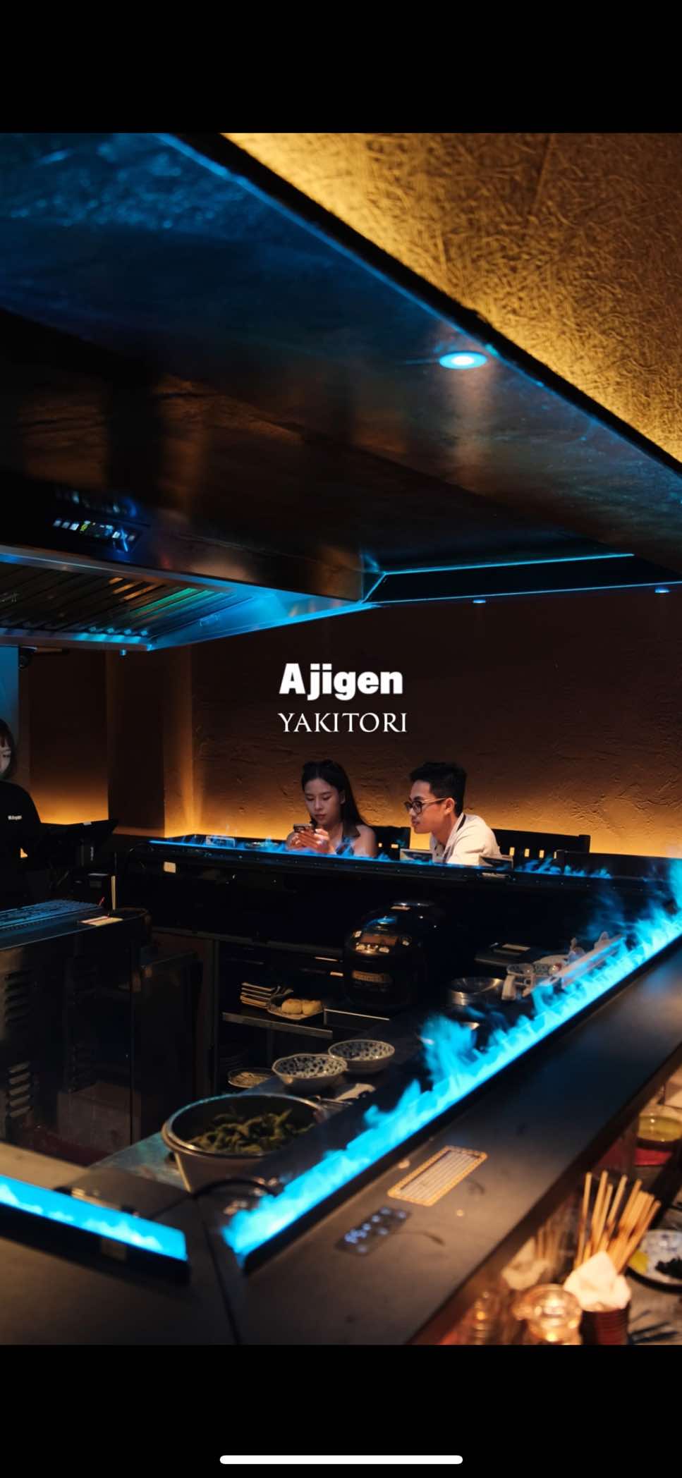 Một tiệm Yakitori nằm ẩn trong quán coffee trên con phố Trần Phú. Signature là quầy bếp “rực lửa” thích mắt kết hợp ăn xiên nướng khá hay ha. Đi hẹn hò hay cùng bè bạn cùng hợp lý luôn . Ajigen Yakitori #hanoi #quanhdidaurui 