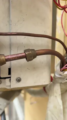 Mấy a cứ việc mạnh tay! Còn hư khách kiếm em được rồi 🤭🤭 #nghenghiepcuatoi #dienlanhmiennam #sữa_chữa_máy_lạnh #capcut #xuhuongtiktok 