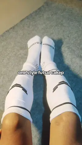 Masi banyak varian warnanya#kaoskaki #kaoskakifutsal #kaoskakisambung #futsal #sepakbola #fyp #poryoupage 
