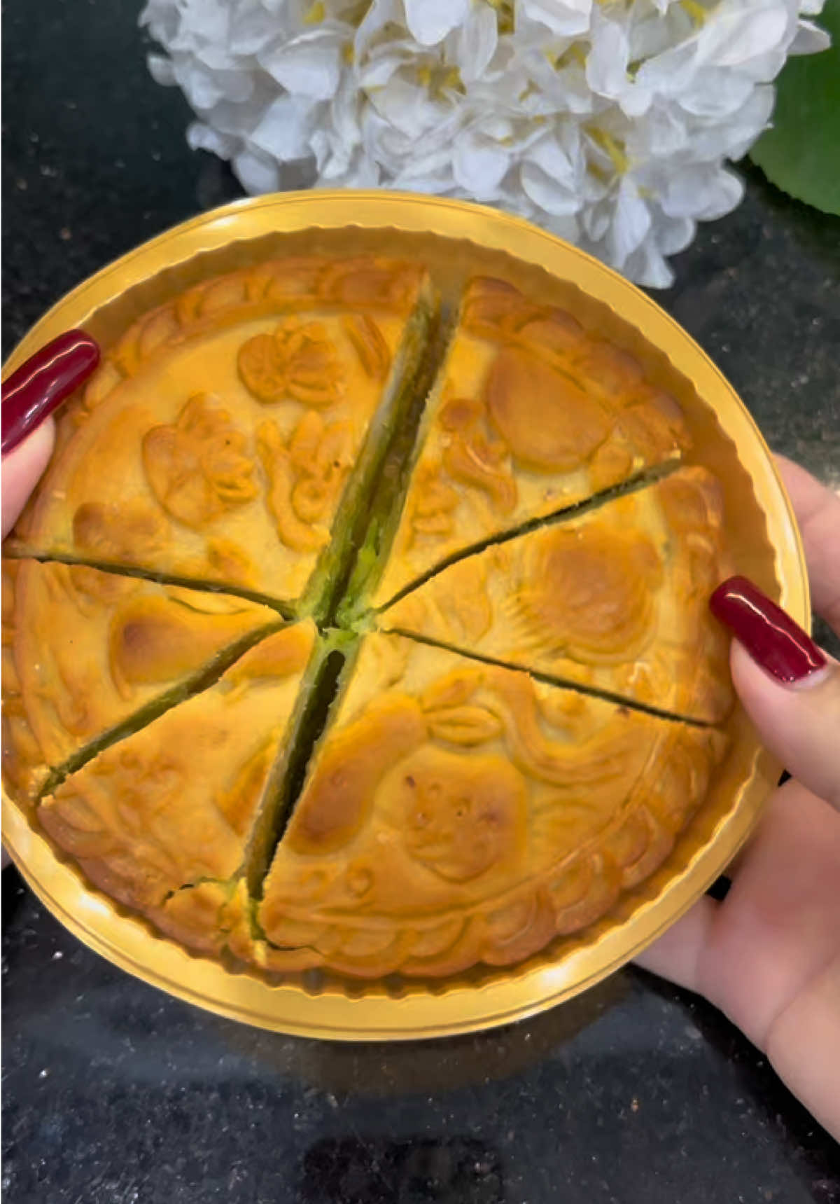 Bánh trung thu nướng nhân Mochi #emkieutaphoa #banhtrungthu #banhtrungthunuongnhanmochi #banhtrungthutruyenthong #banhtrungthunuong