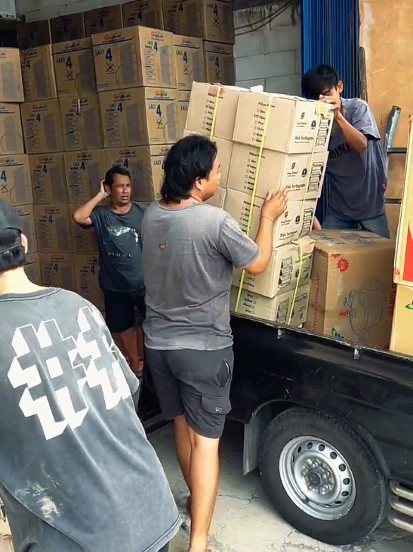 Sampun nggih dek jangan marah-marah, mending ke Qila aja borong banyak barang baru.. 🥰 #fypage #fypシ゚viral #masukberanda #markasqilajaya_semarang #fyppppppppppppppppppppppp 