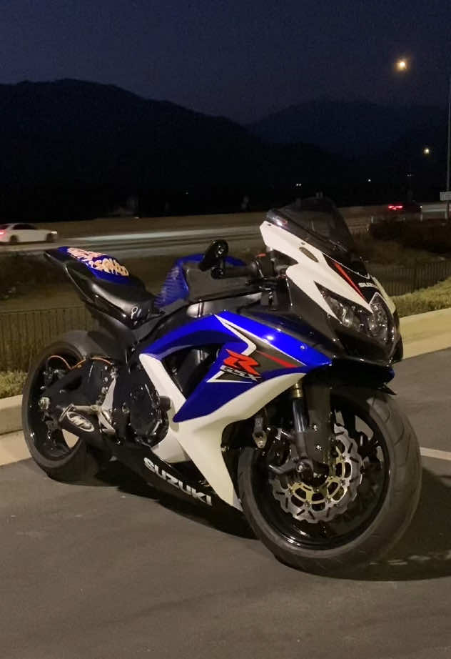 Embrace the thrill of the night ride 🌔 #gixxer #suzuki #motorcyclesoftiktok #gsxr600 #biketok  