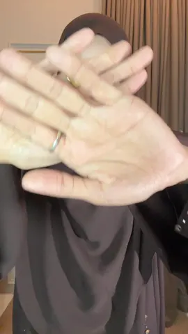 Abaya Hajira mahogani, hitam dan mauve #abaya #abayagirls #abayagirls #abayastyle 