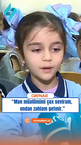 ❗️😃Şəkili uşaq müsahibə zamanı müxbirin suallarını məzəli şəkildə cavablandırıb O, müəllimi haqqında deyib: “Mən müəllimimi çox sevirəm, ondan zəhləm getmir.” Balaca məktəblinin şirin ləhcə ilə verdiyi bu cavab izləyicilərin üzündə təbəssüm yaradıb.