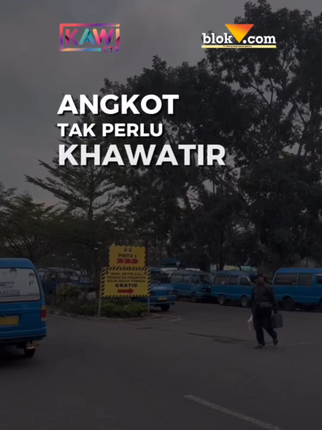 Pemerintah Kota (Pemkot) Malang tengah menyusun Tatanan Transportasi Lokal (Tatralok) sebagai pedoman tata kelola transportasi. Kehadiran layanan Trans Jatim yang direncanakan segera beroperasi di Kota Malang menjadi bagian dari penataan tersebut. Kepala Dinas Perhubungan (Dishub) Kota Malang, Widjaja Saleh Putra, menegaskan agar pengemudi angkot tidak perlu khawatir dengan masuknya Trans Jatim. Menurutnya, angkot justru bisa dilibatkan sebagai feeder. “Malah dengan adanya ini, mereka senang, bisa dijadikan feeder nanti. Saat ini masih dalam pembahasan. Nanti akan beriringan antara Trans Jatim dan buy the service (BTS),” ujar Widjaja, Sabtu (13/9/2025). Ia menambahkan, salah satu skema yang tengah disiapkan adalah pengaturan ulang trayek sesuai perkembangan kota. “Bisa saja nanti kami lakukan re-routing semua trayeknya. Itu sesuai dengan perkembangan Kota Malang,” jelasnya. Selengkapnya kunjungi website www.blok-a.com #infomalang #infomalangraya #dishub #angkot #bts #bus #transjatim