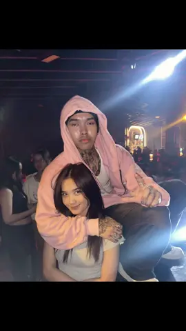 jadi bingung besok mau pake adat apa ya😫@WAKEUPRYAN 