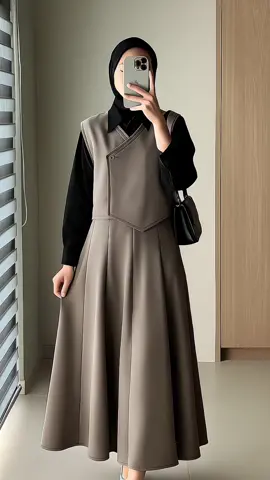 ✨ OOTD Hijab Simple & Elegan! ✨ Buat yang suka look classy tapi tetap nyaman, Naomi Vest Set ini wajib banget kamu punya! 😍 ✅ Model kekinian & modis ✅ Nyaman dipakai sehari-hari ✅ Bisa dipakai kerja, kuliah, atau hangout #ootdhijab #fashionwanita #ootdhijabstyle #fypシ゚ #fyp 