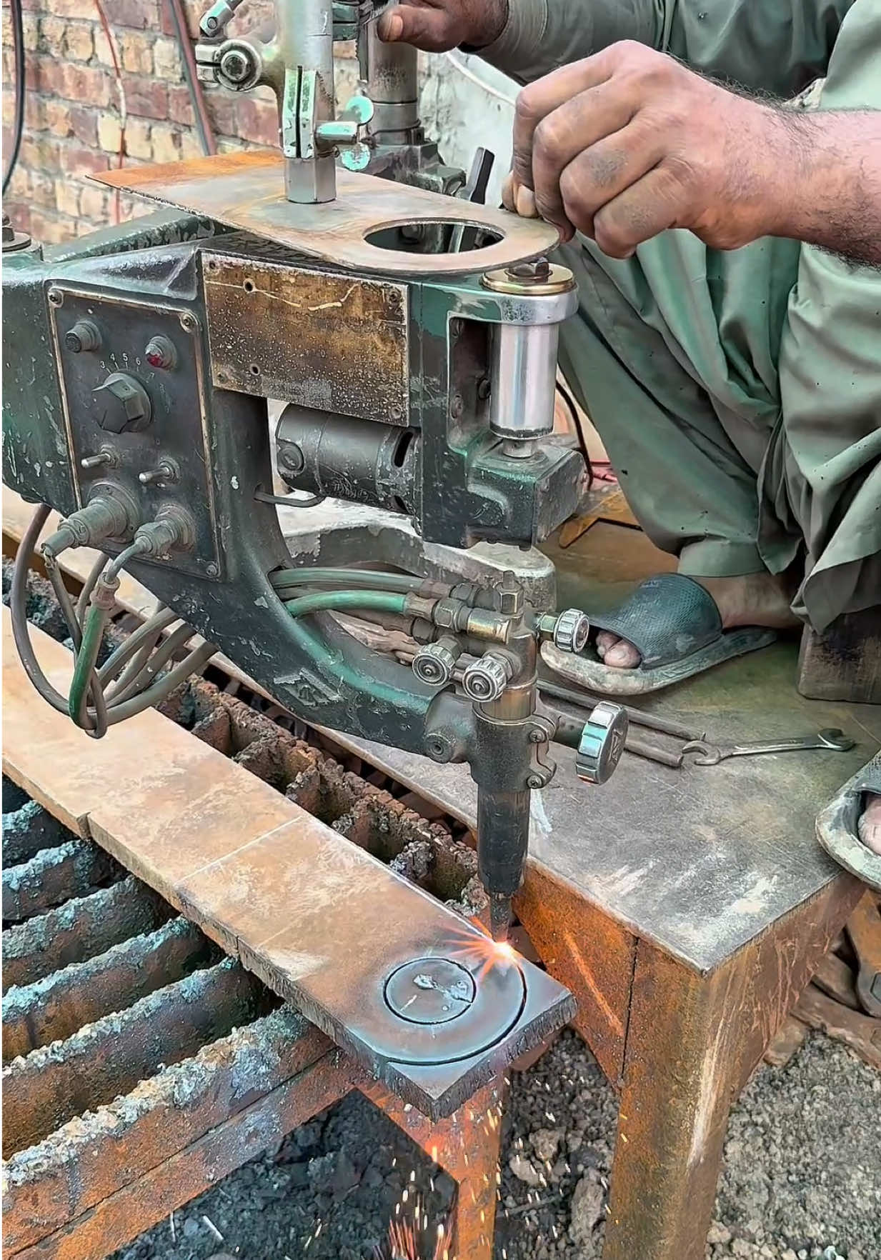 Amazing Tractor Parts Cutting Plasma Gas ##fyp##trendingindia##viral_video##technology##gascutter